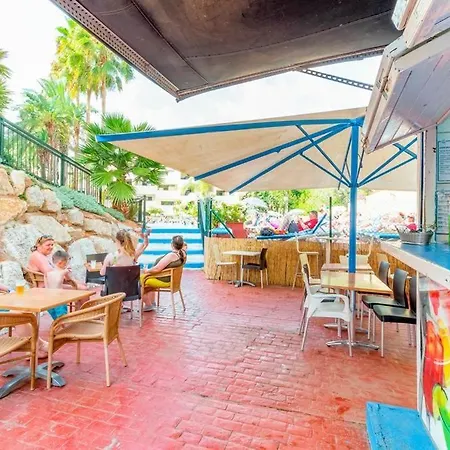 Festival Village- Sea Views شقة سالو